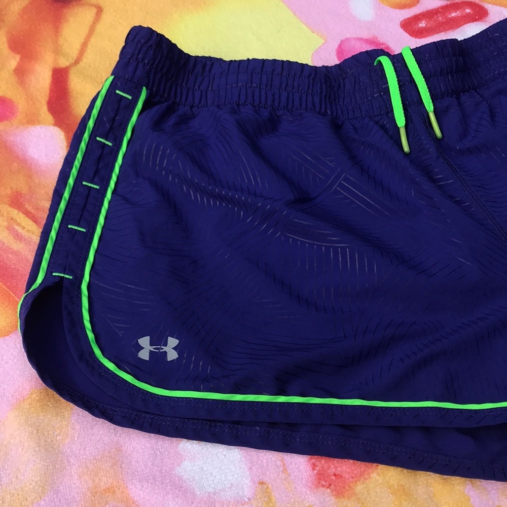 🔥Under Armour woman’s large shorts🏖 - Picture 2 of 5
